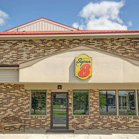 Super 8 By Wyndham Melrose Hotel Екстериор снимка