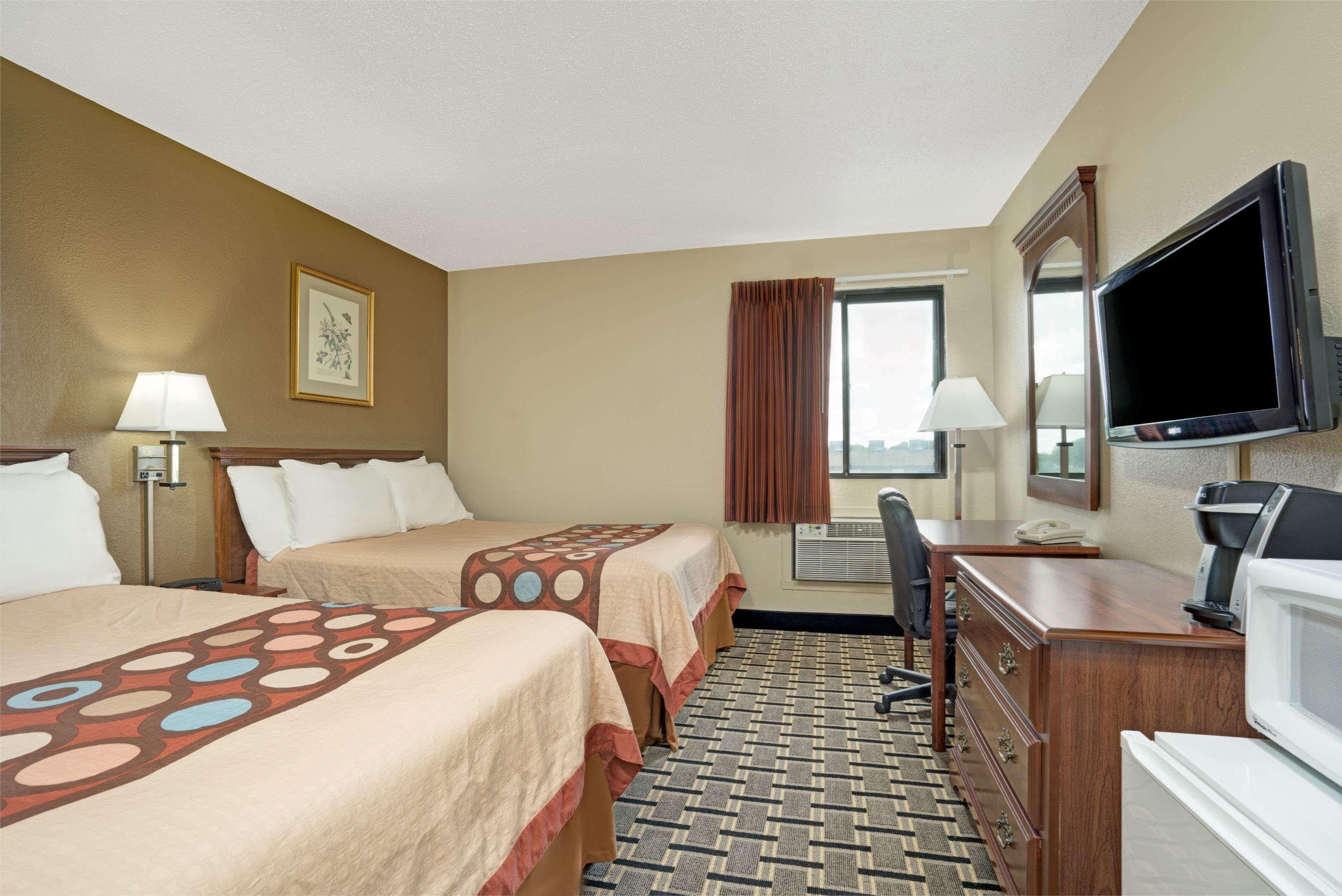 Super 8 By Wyndham Melrose Hotel Екстериор снимка