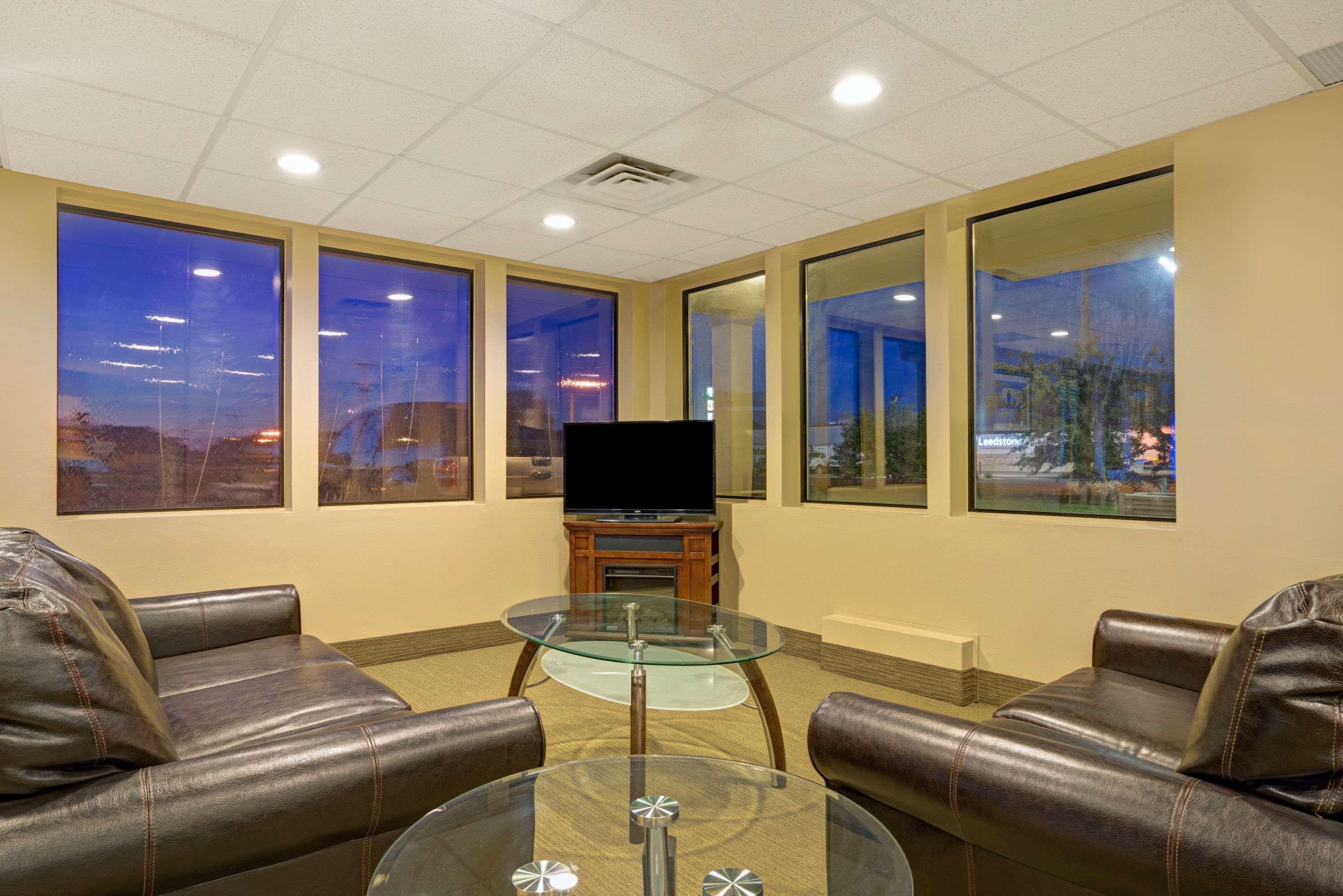 Super 8 By Wyndham Melrose Hotel Екстериор снимка