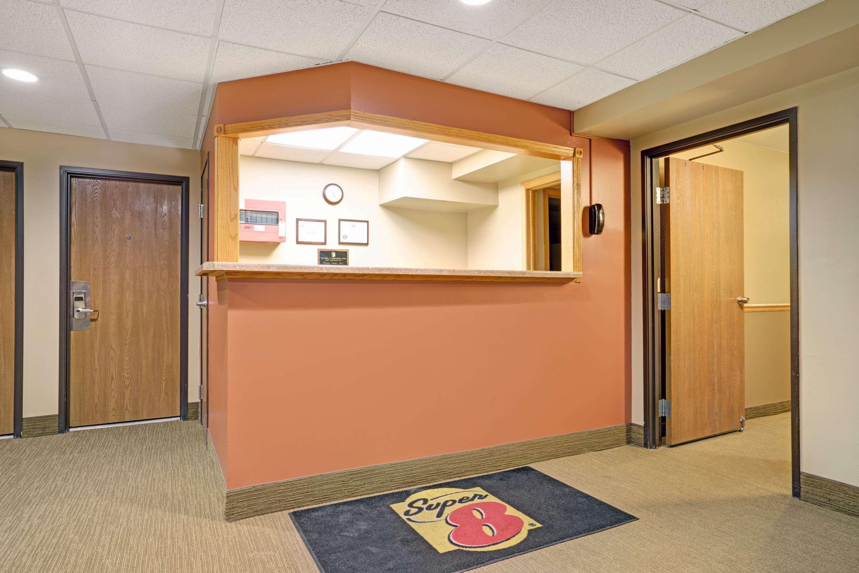 Super 8 By Wyndham Melrose Hotel Екстериор снимка