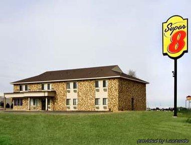 Super 8 By Wyndham Melrose Hotel Екстериор снимка