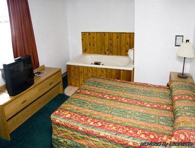 Super 8 By Wyndham Melrose Hotel Стая снимка
