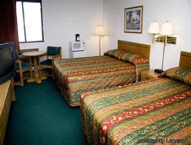 Super 8 By Wyndham Melrose Hotel Стая снимка