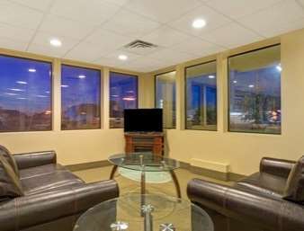 Super 8 By Wyndham Melrose Hotel Интериор снимка