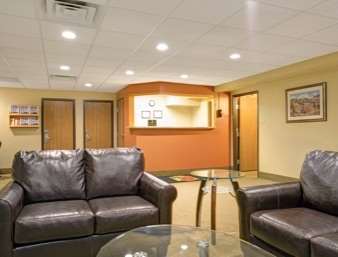 Super 8 By Wyndham Melrose Hotel Интериор снимка