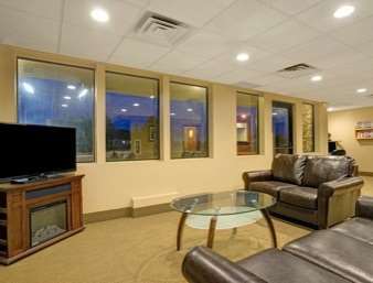 Super 8 By Wyndham Melrose Hotel Интериор снимка